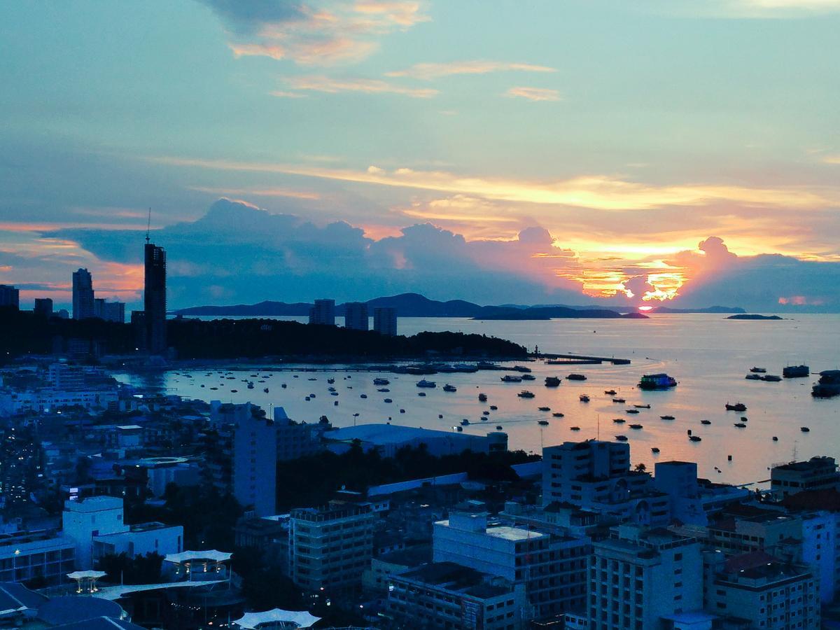 The Base Pattaya 芭提雅基地公寓 Dış mekan fotoğraf